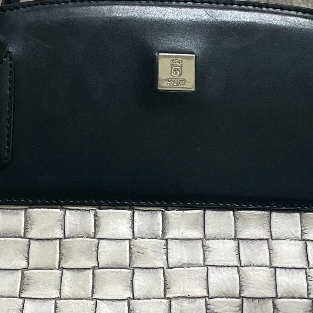 Beautiful, Sophisticated Black/Cream 2-toned Leather Woven Textured Purse by Kem - Picture 5 of 14
